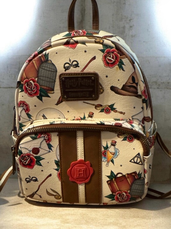 Loungefly Handbags - Loungefly Cream Floral Harry Potter Mini Backpack